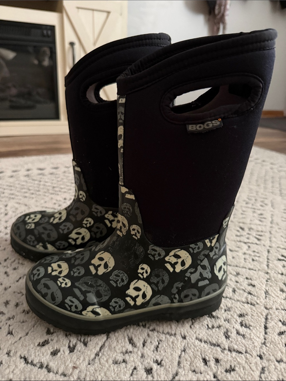 Vintage Bogs Kids Black Skulls Winter Rain Boots size 13
